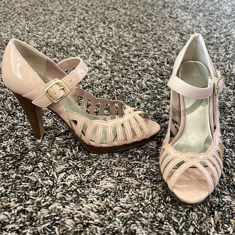 Pink heels - Picture 2 of 4